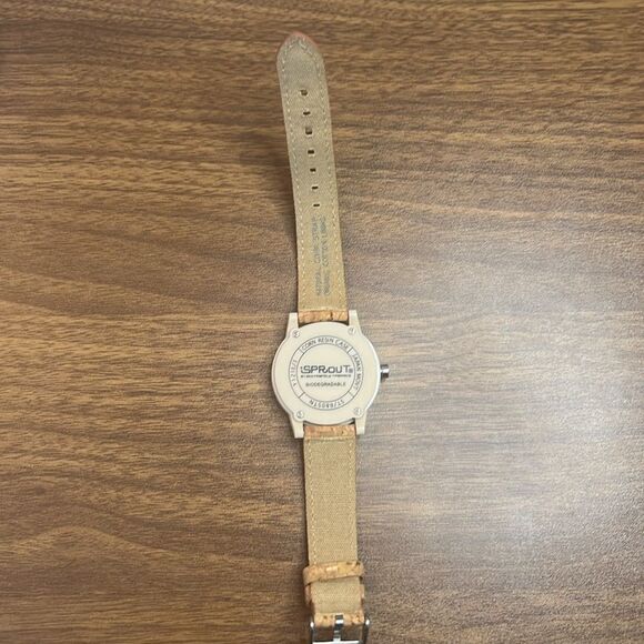 Sprout Owl Design Watch with Cork Band - Picture 3 of 3